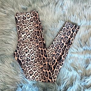 Onzie High Rise Leopard Legging Size S/M